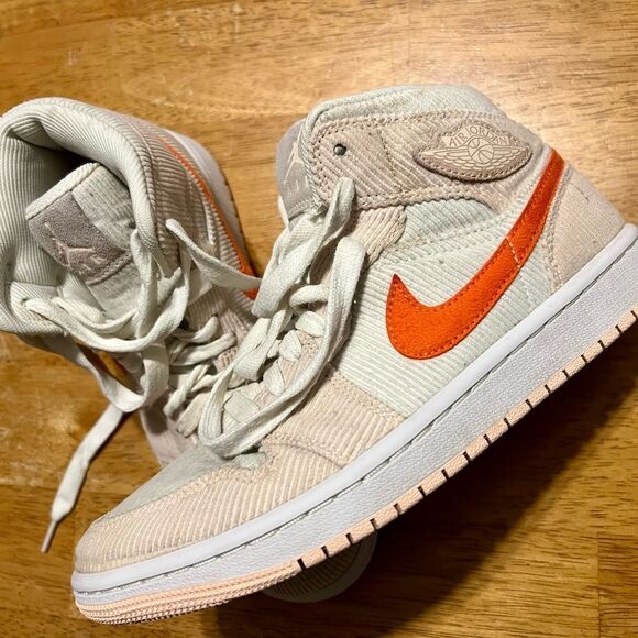 Women's Jordan 1 Mid SE "Corduroy" Sail/Orange-Orange Quartz - Picture 1 of 13